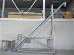 Neerklapbare opvoerband met mobiele zakkenstort