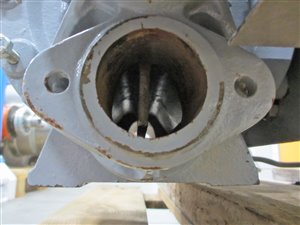 Zakkenstortkabinet met sluis voor pneumatisch transport