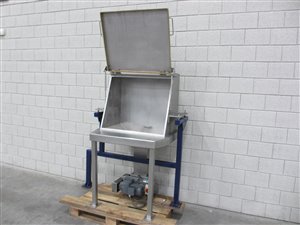 Zakkenstortkabinet met sluis voor pneumatisch transport