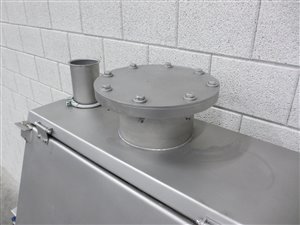 Zakkenstortkabinet met sluis voor pneumatisch transport