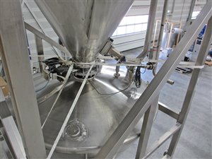 2500 liter wegende silo met 2000 liter buffersilo